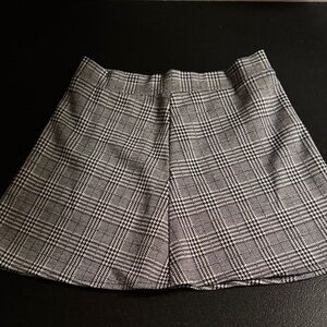 Brandy Melville Houndstooth Skirt in Black and White